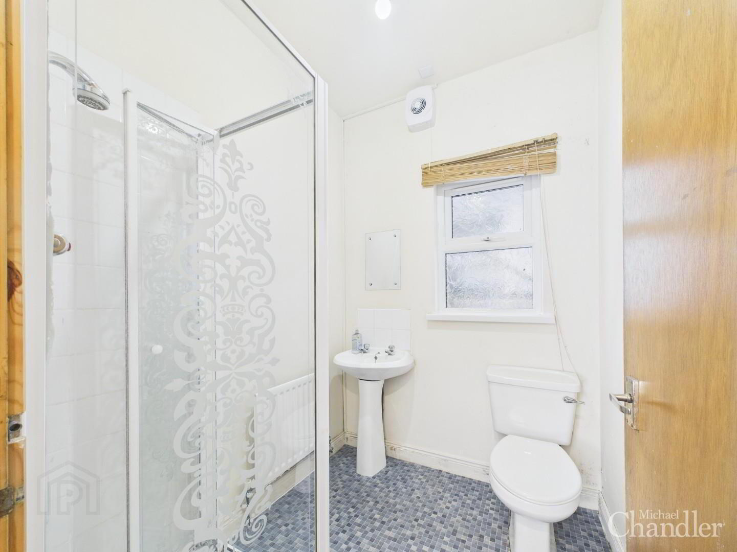 Apt 2, 74 Fitzroy Avenue 10 of 11