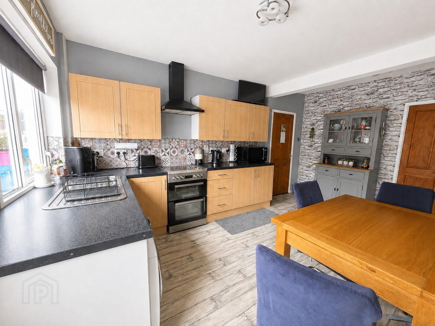 90 Coronation Road 3 of 12