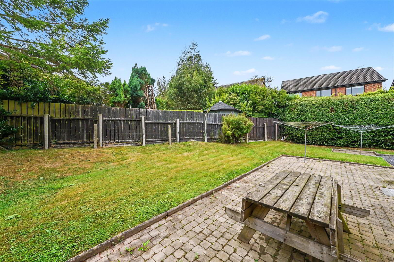 11a Windrush Avenue 11 of 12