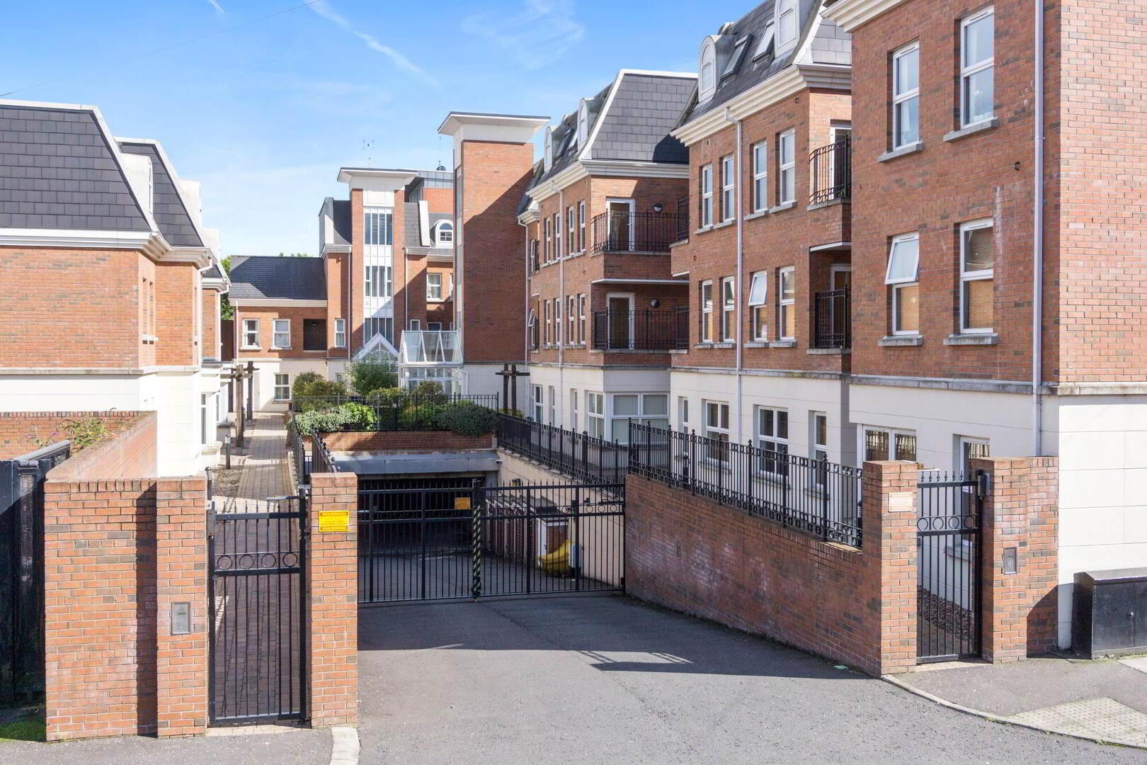 16 Ashley Courtyard, 1a Fane Street 14 of 15