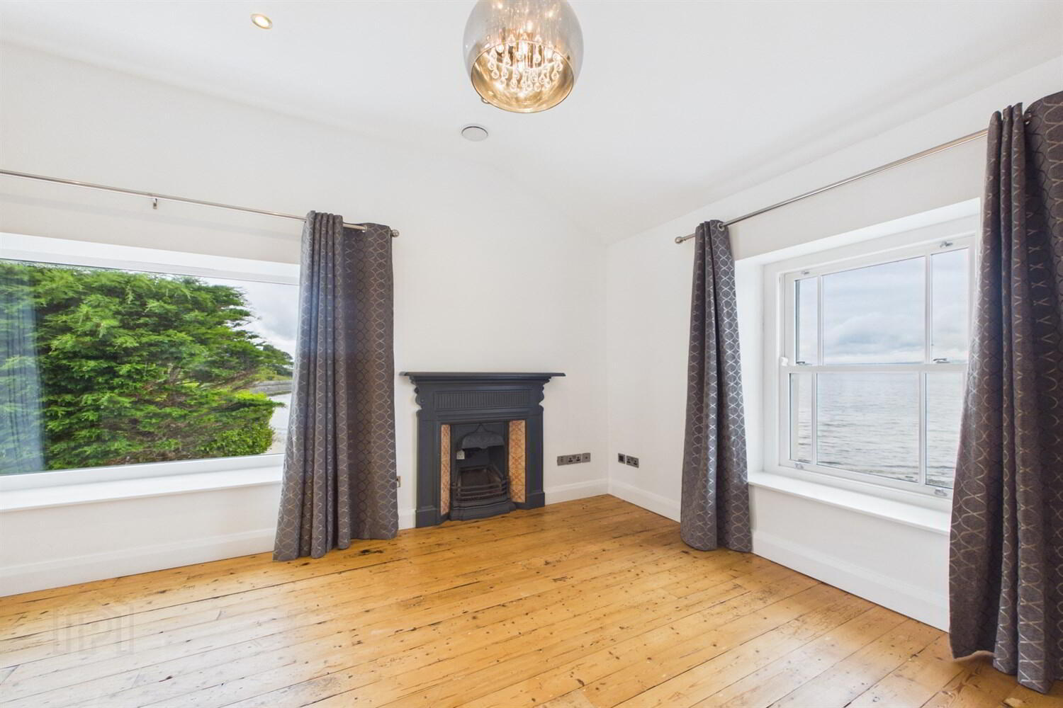 Apt 2 Pier House, 1 Seafront Road 3 of 13