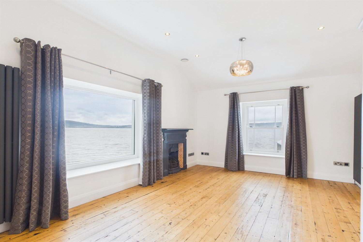 Apt 2 Pier House, 1 Seafront Road 2 of 13