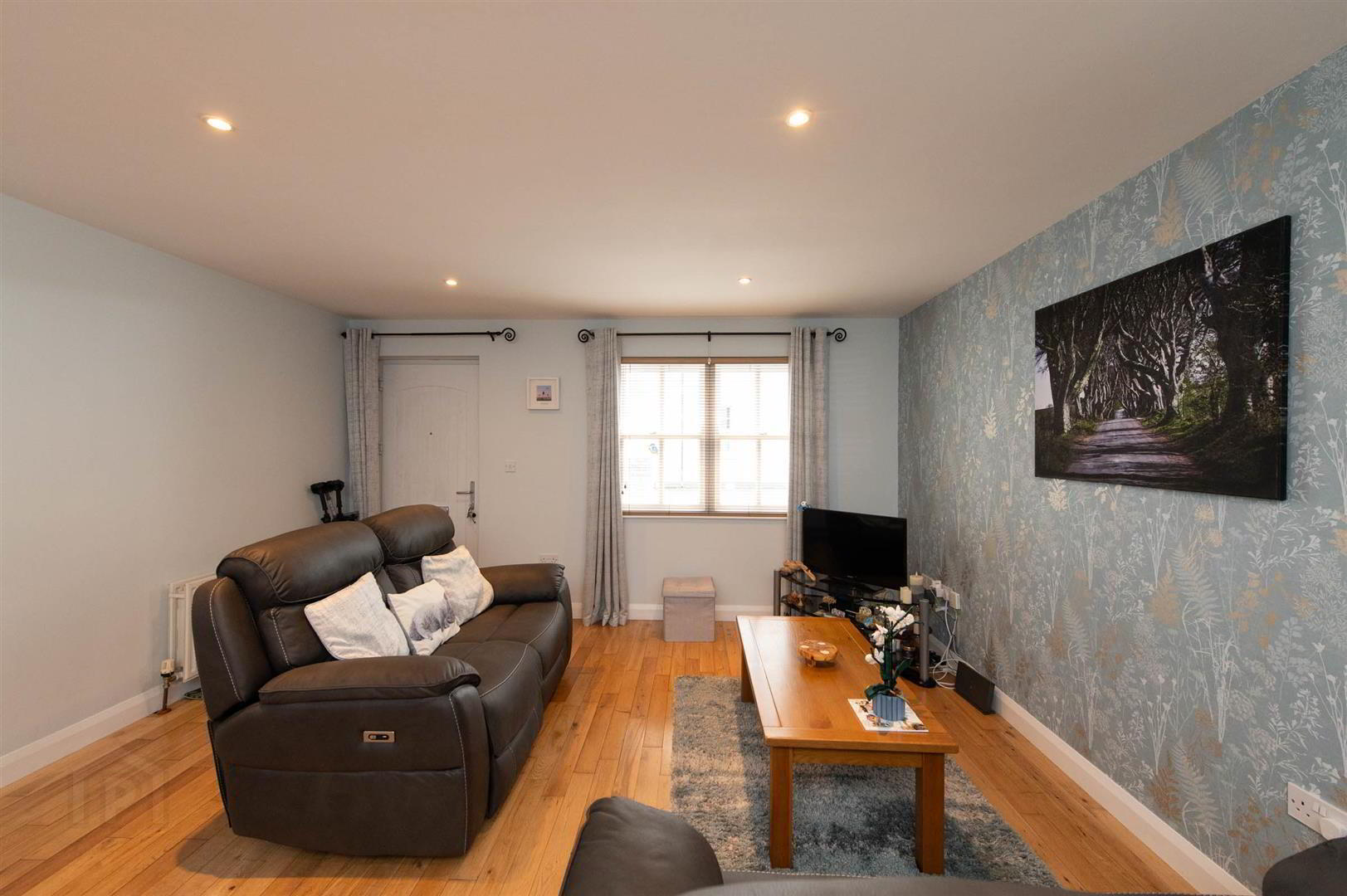 1 Linen Court 2 of 16