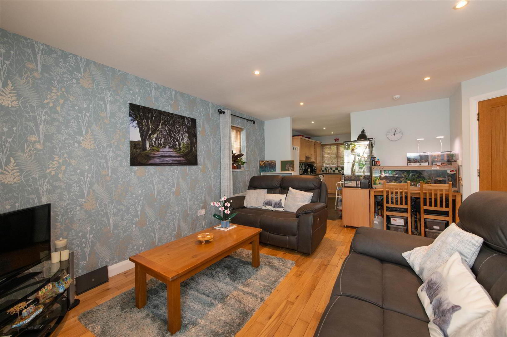 1 Linen Court 3 of 16