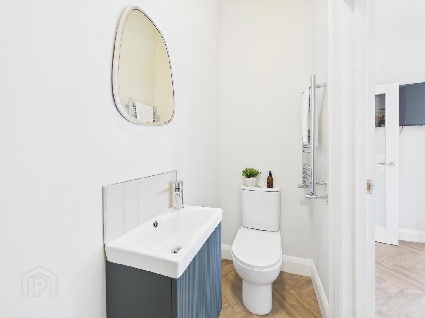Room 1 The Ashley Collection, Ashley Avenue 3 of 15