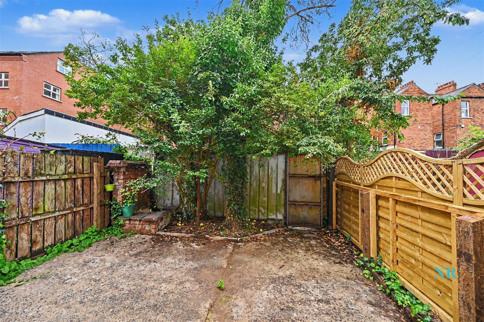 Apt 1, 21 University Avenue 10 of 11