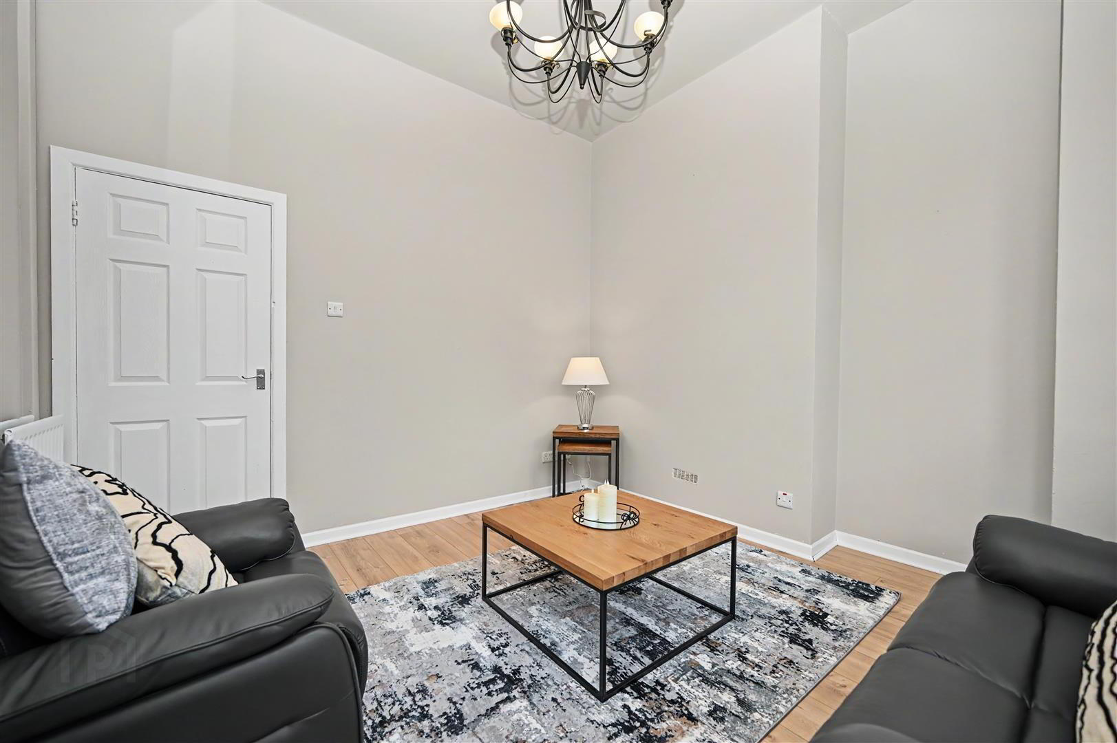 Apt 1, 21 University Avenue 3 of 11