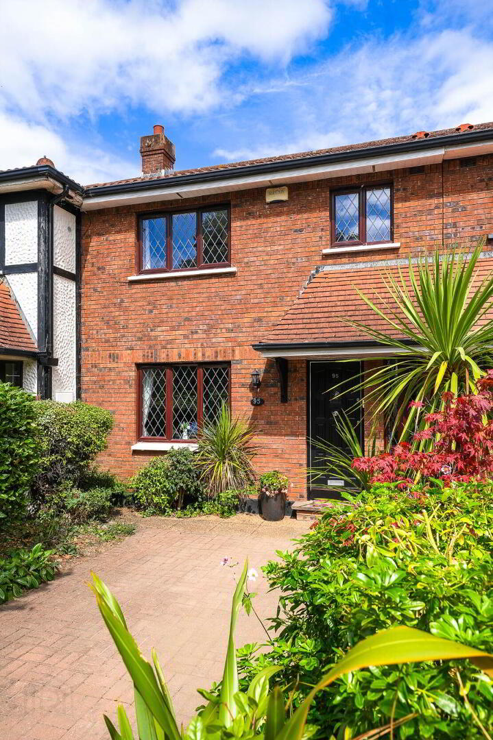 95 Tudor Lawns 2 of 34