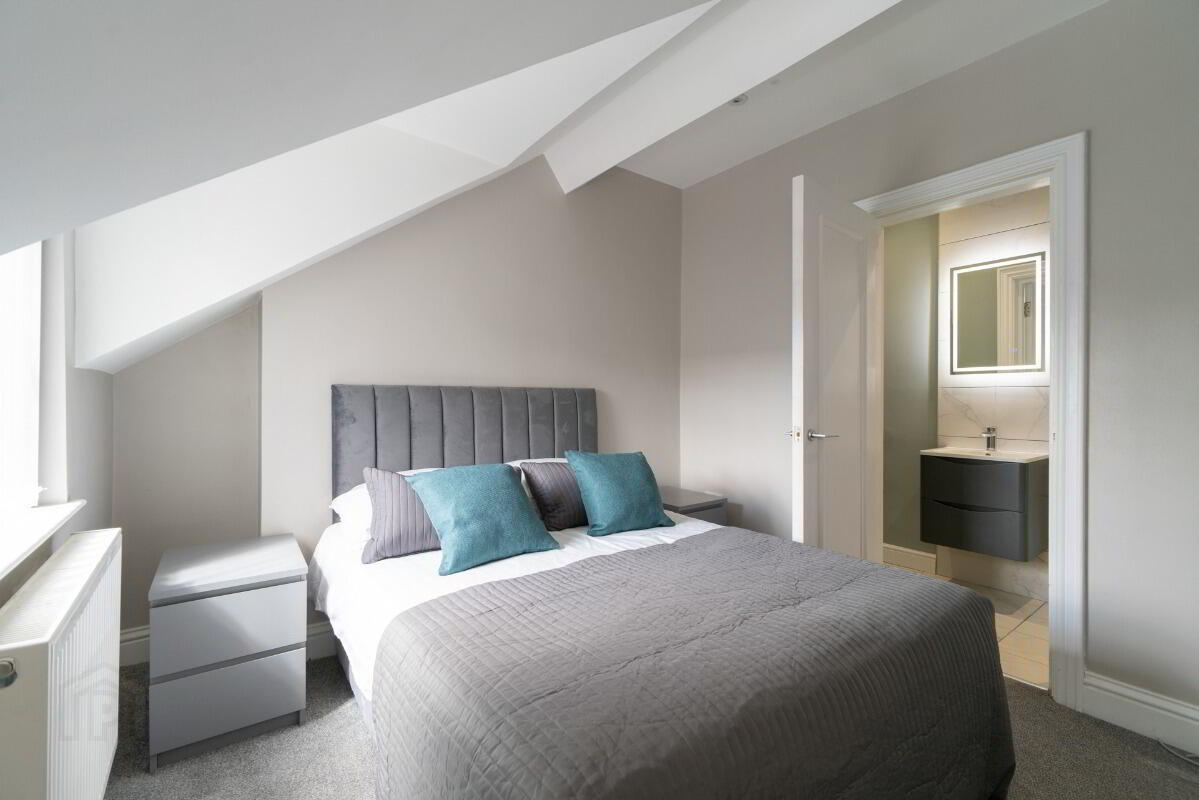 Apt 5, 17 Camden Street 9 of 10