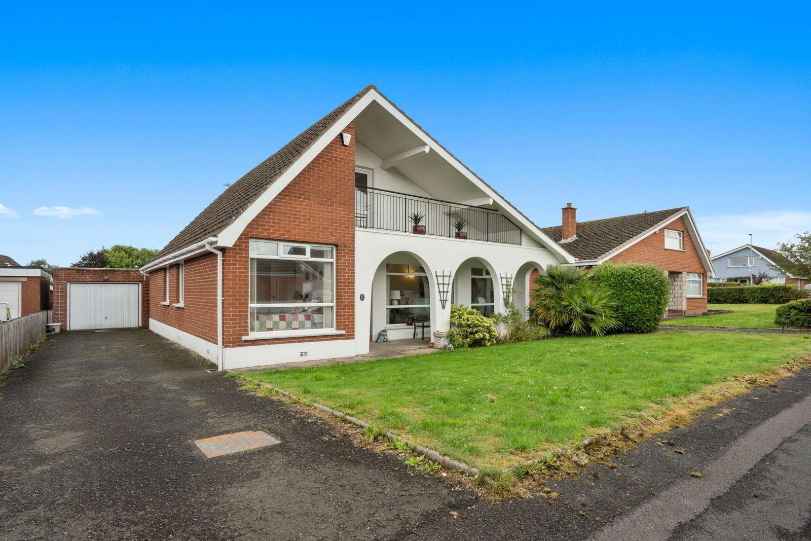 14 Pinehill Green 1 of 38
