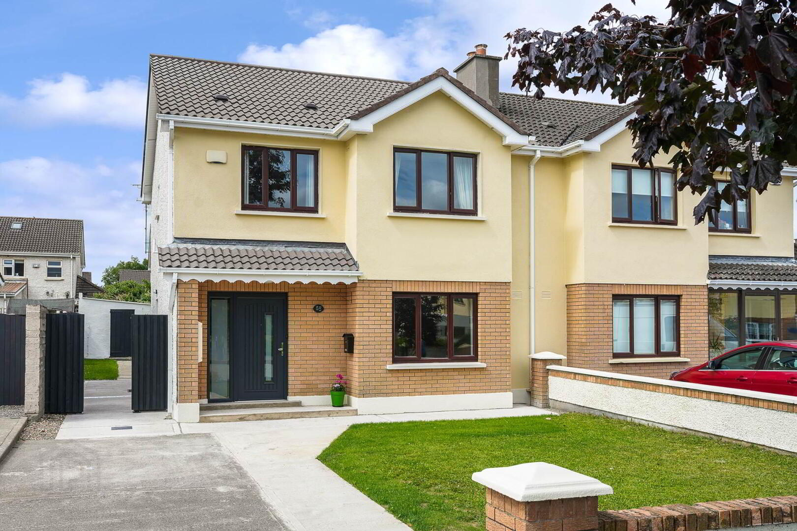 85 Beechmount Vale 1 of 24