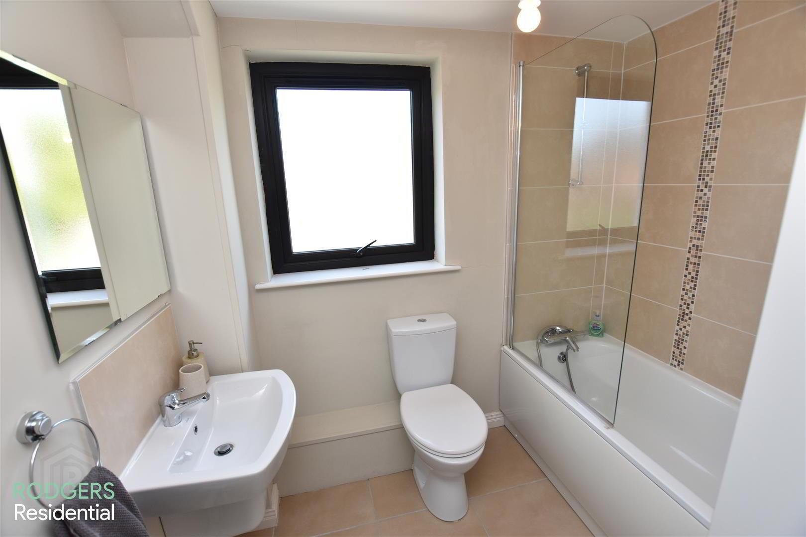 Apt 4, 88 Kinross Avenue 8 of 8