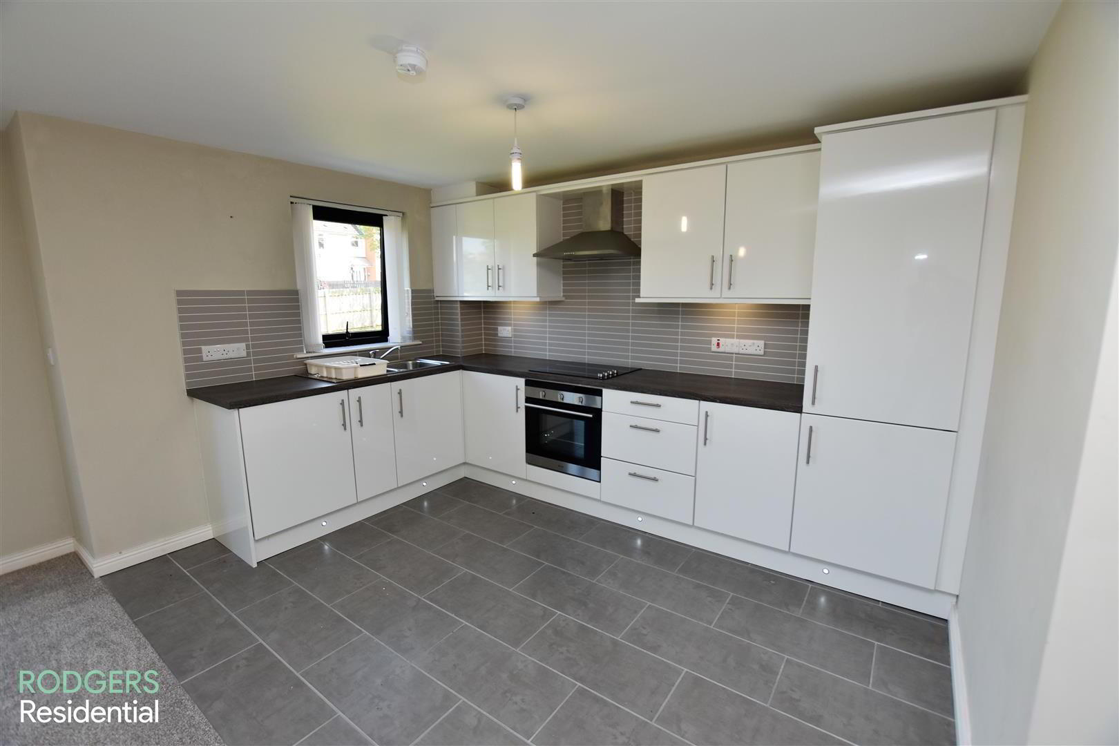 Apt 4, 88 Kinross Avenue 3 of 8