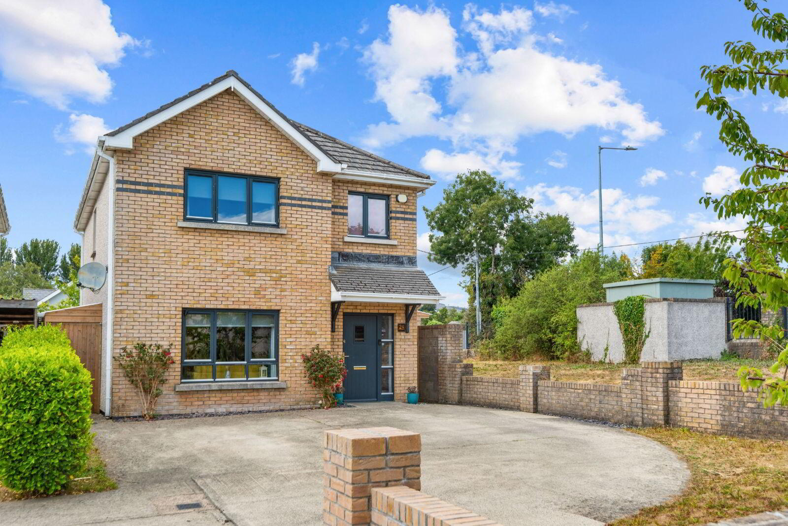 24 Holywell Drive 2 of 16
