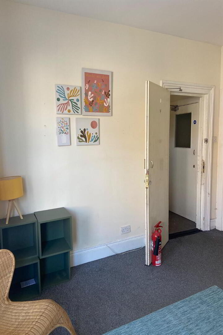 Flat 1, 13 Sandhurst Drive 2 of 9
