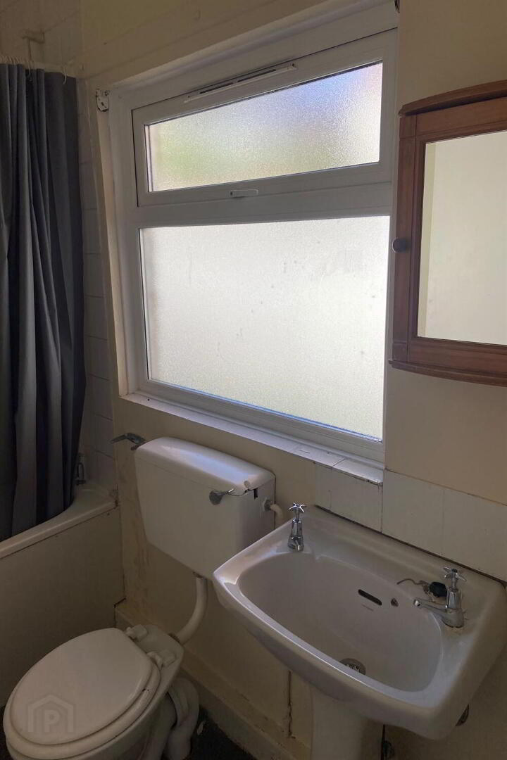 Flat 1, 13 Sandhurst Drive 8 of 9