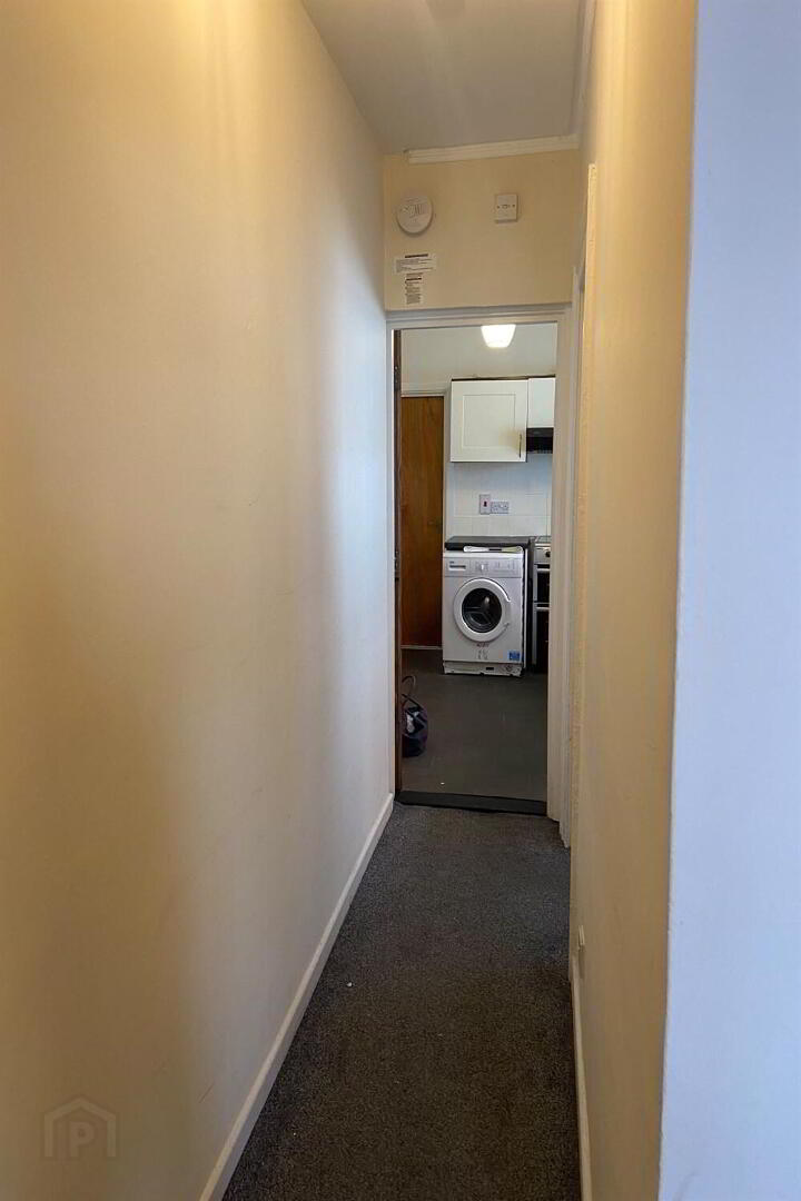 Flat 1, 13 Sandhurst Drive 9 of 9