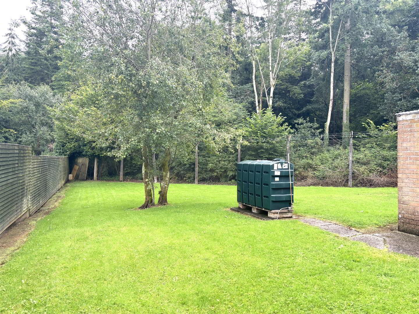 33 Hill Close 10 of 10