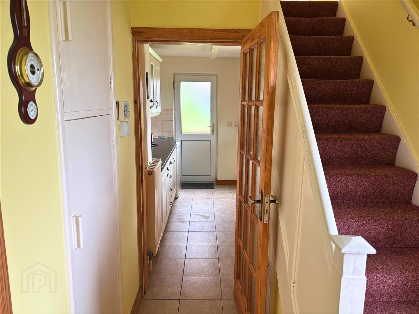33 Hill Close 2 of 12