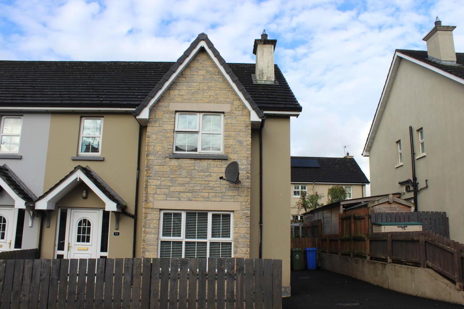 16 Foyle View Manor 1 of 25