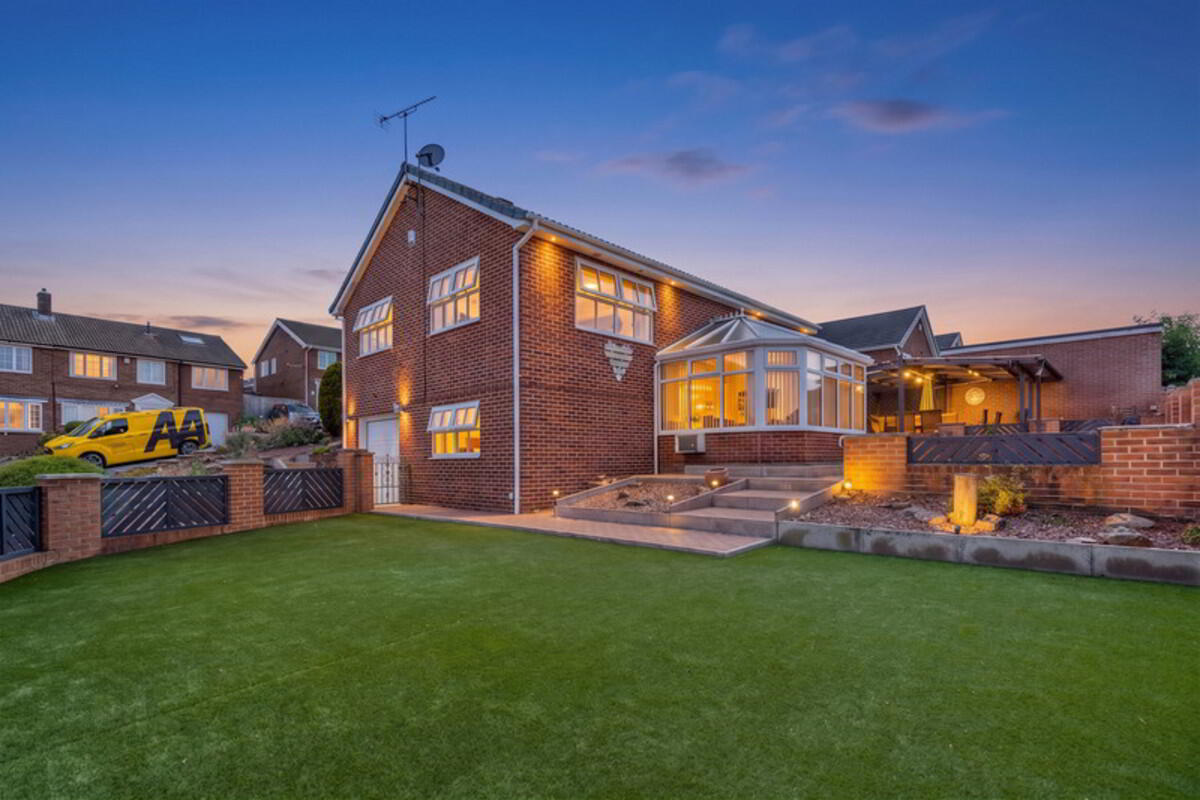 75 Bexhill Close 1 of 15
