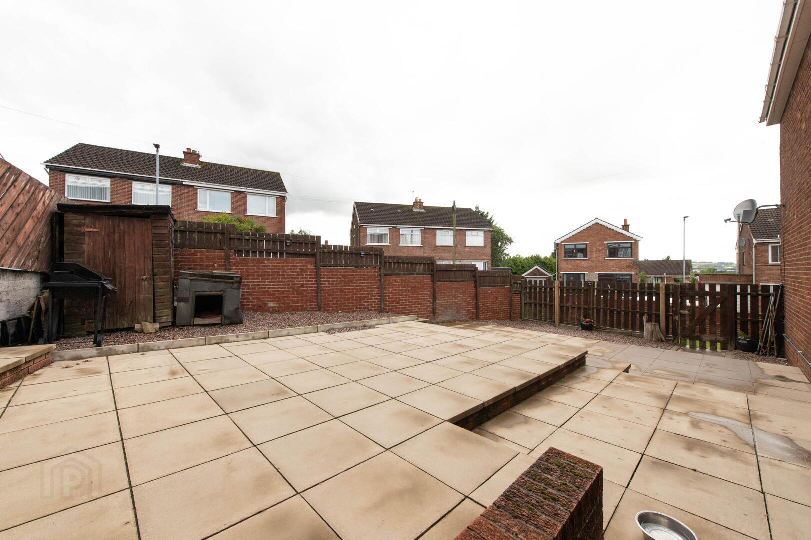 2 Burnthill Gardens 25 of 25