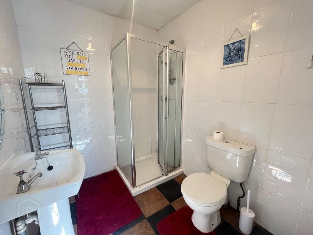 Apt 2, 100 University Avenue 9 of 10
