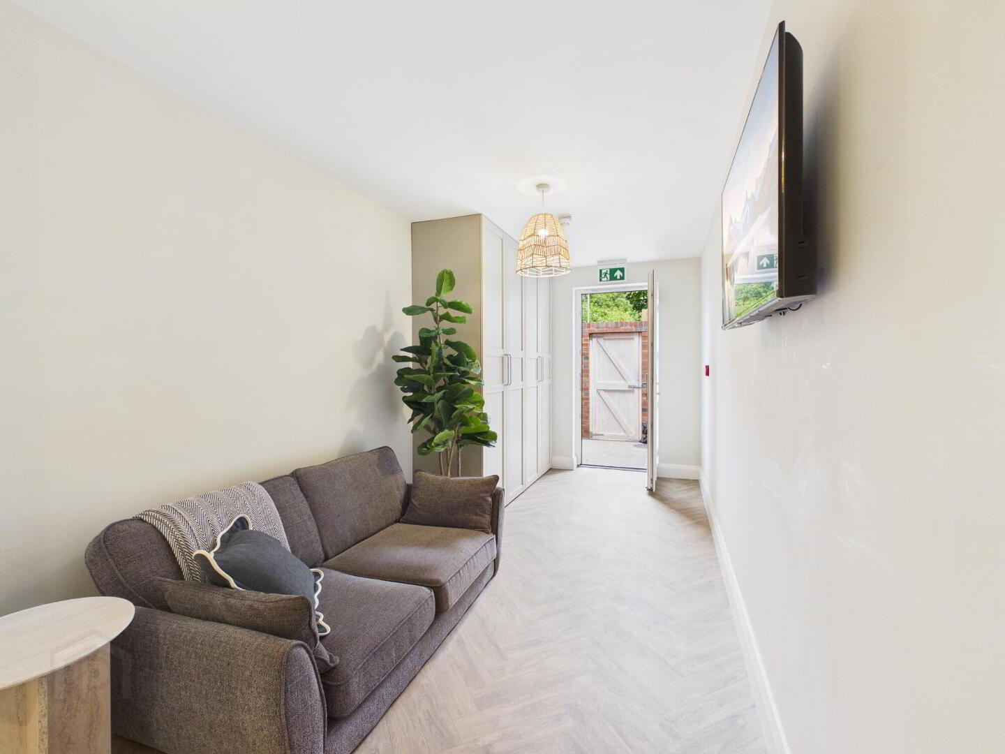 Room 2 The Ashley Collection, Ashley Avenue 3 of 18