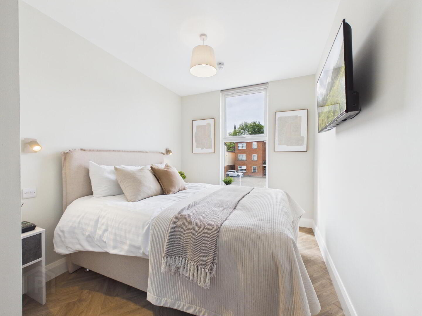 Room 4 The Ashley Collection, Ashley Avenue 1 of 17