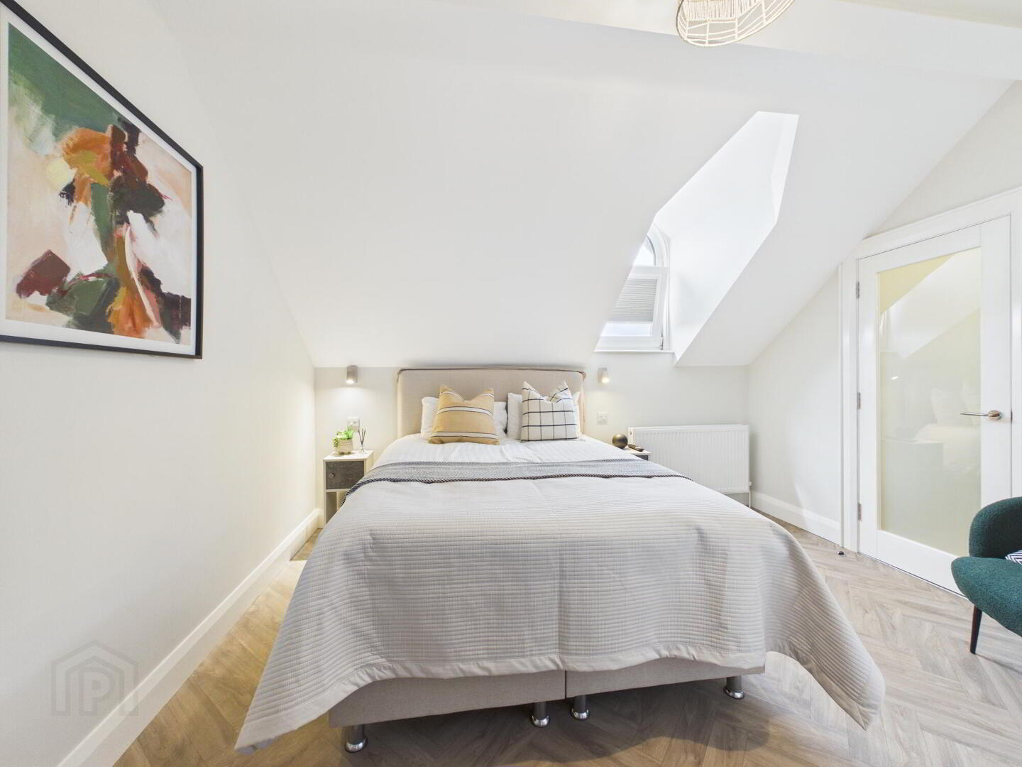 Room 7 The Ashley Collection, Ashley Avenue 1 of 16