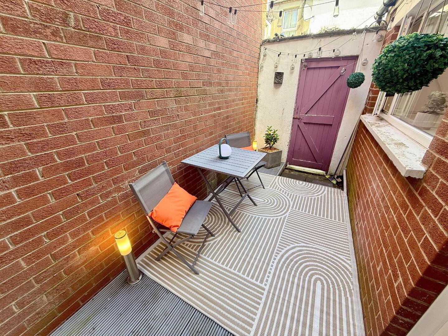 16 Hollycroft Avenue 13 of 14