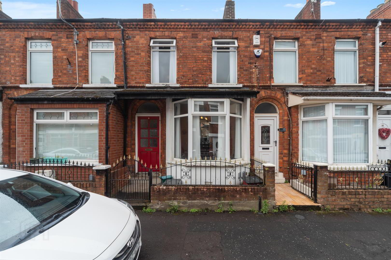 16 Dunraven Avenue 2 of 17