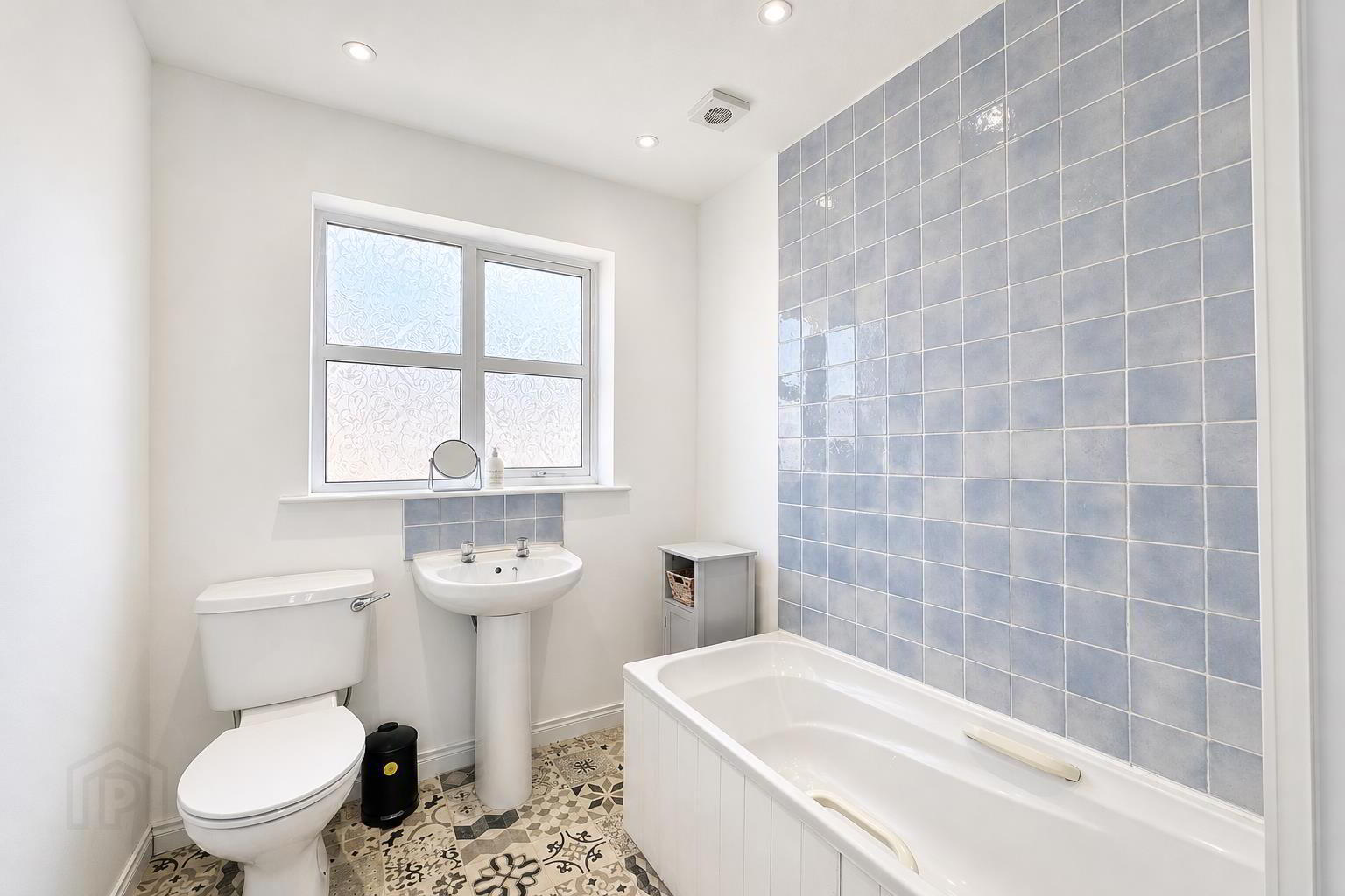 4 Whitethorn Drive 7 of 8
