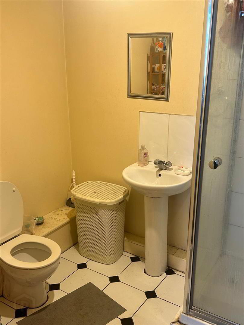Apt 111, Station Street 10 of 11
