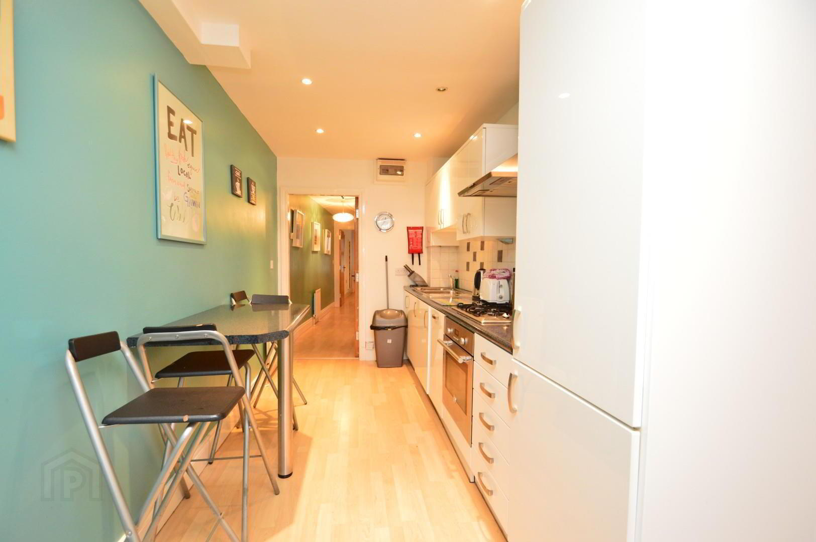 Apt 3 Nova Studios, 167 University Street 3 of 7