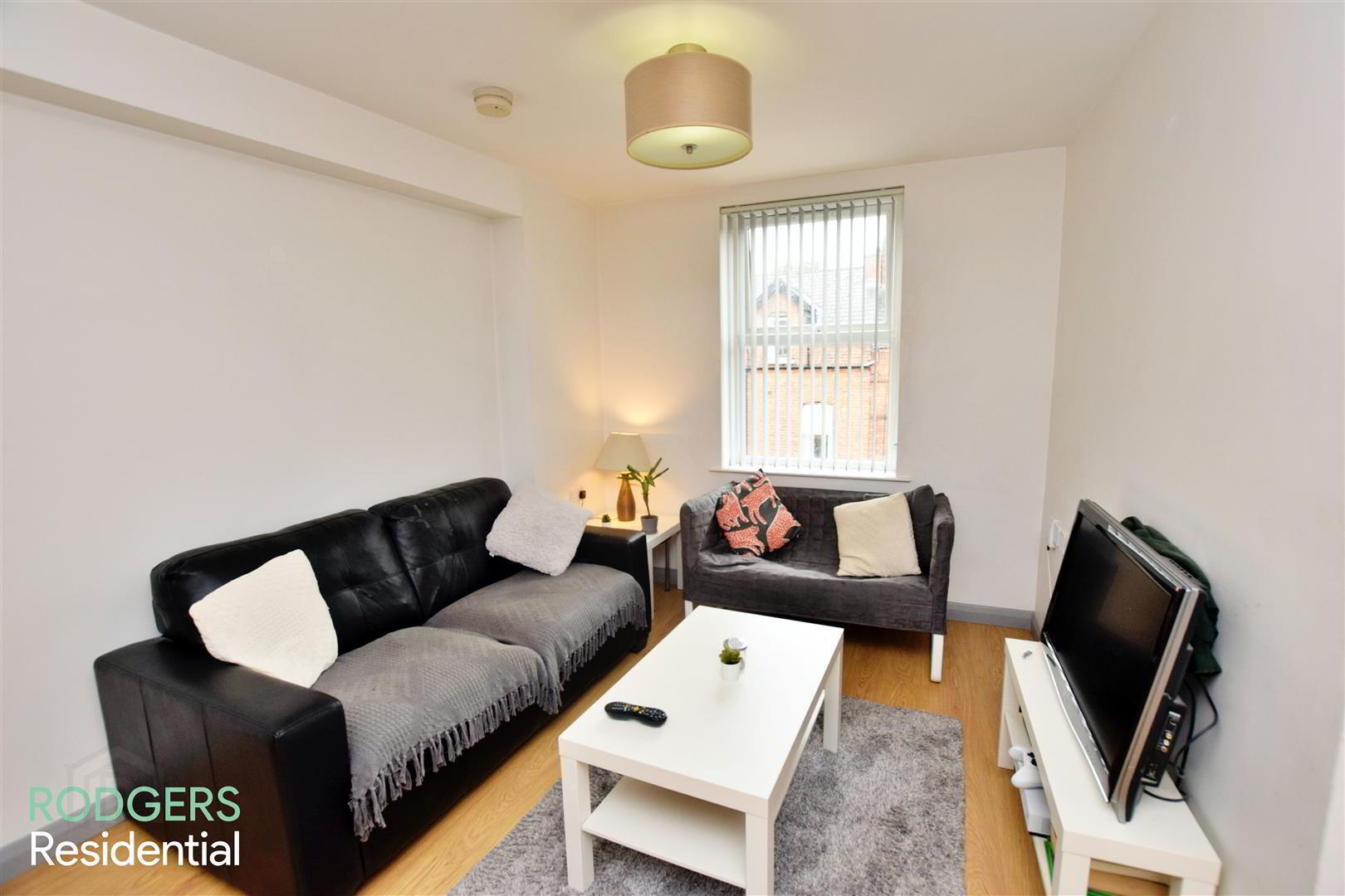 Apt 8, 125 Wellesley Avenue 3 of 7
