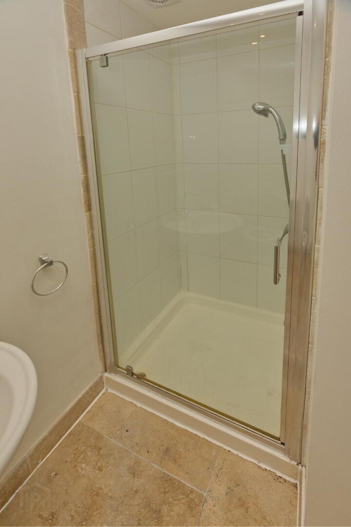 28A Dufferin Avenue 6 of 7