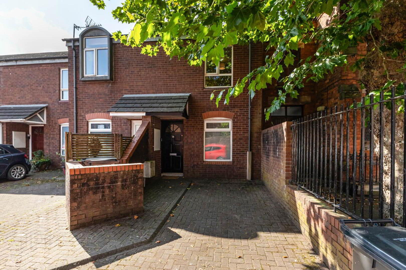 74 Salisbury Court 1 of 23