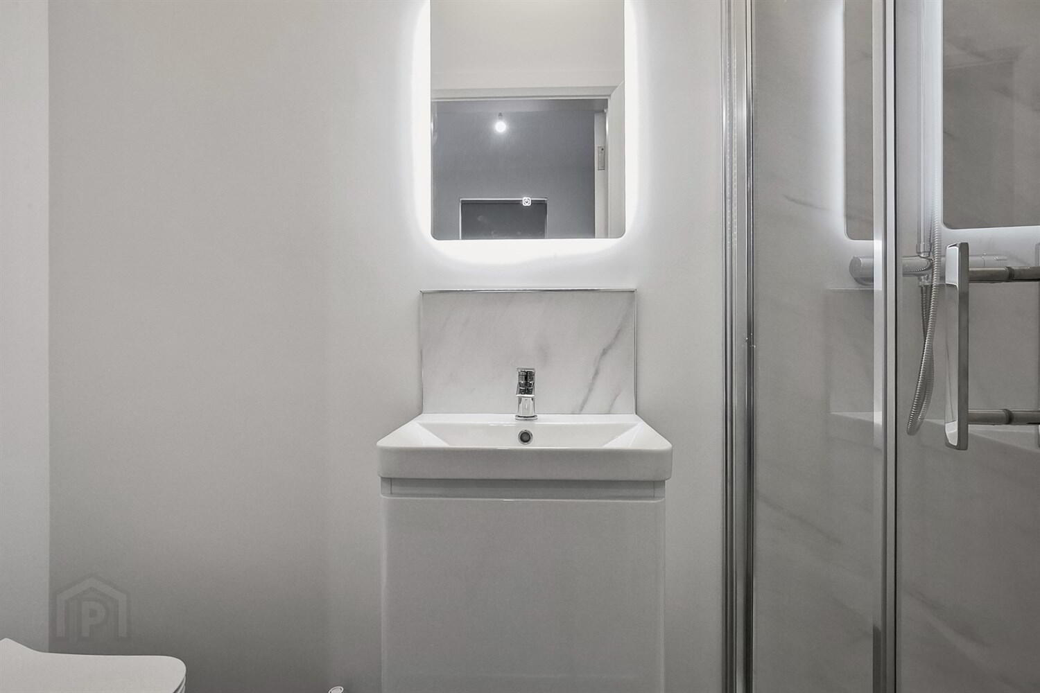 81a Botanic Avenue 7 of 8