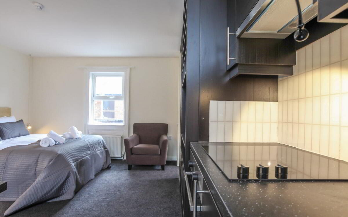 Apt 5, 31 Wellington Park 4 of 4