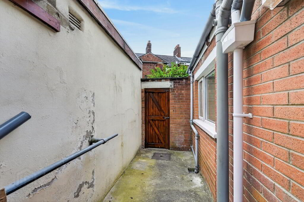 17 London Road 12 of 13