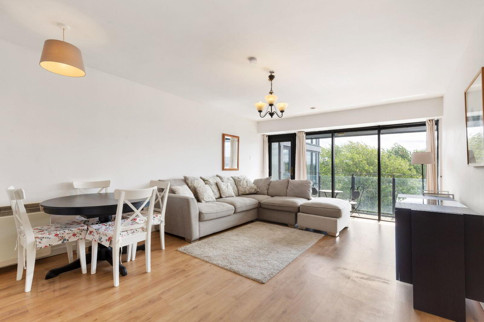 Apartment 72 Longmeadow 2 of 11