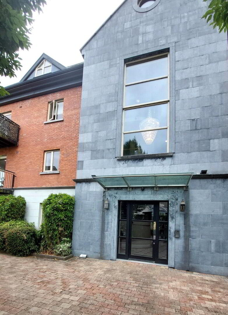 2 Wellington Hall 16 of 16