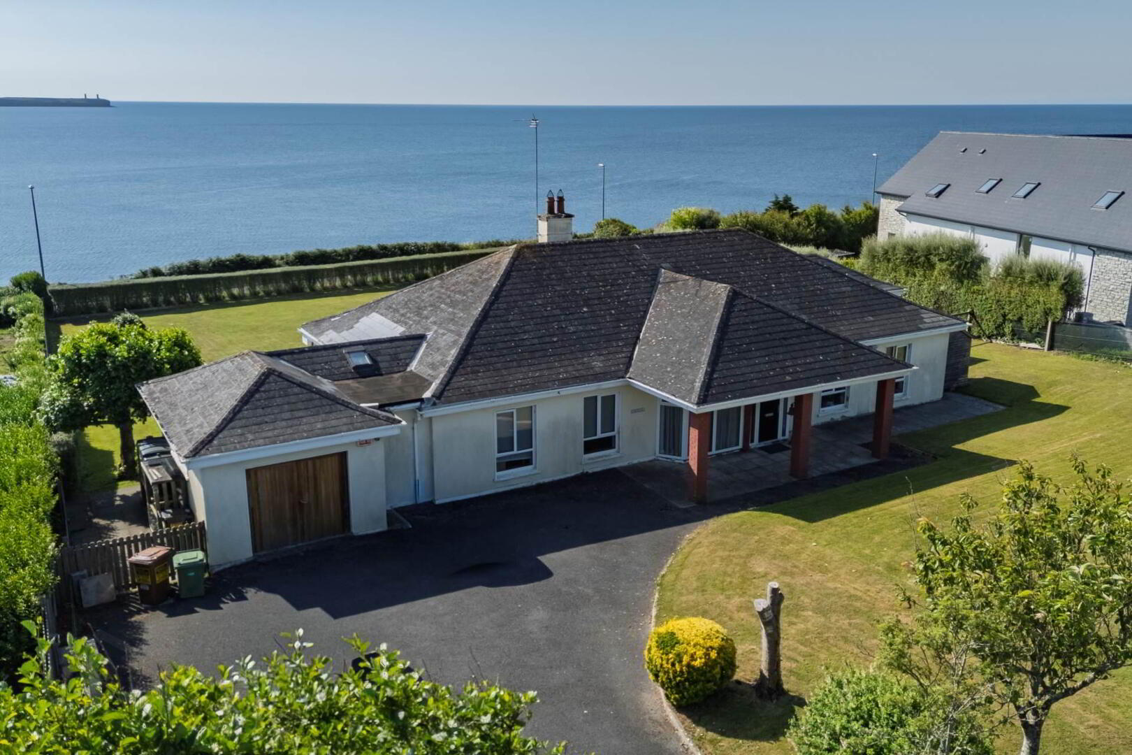 8 Cliff Road 2 of 32