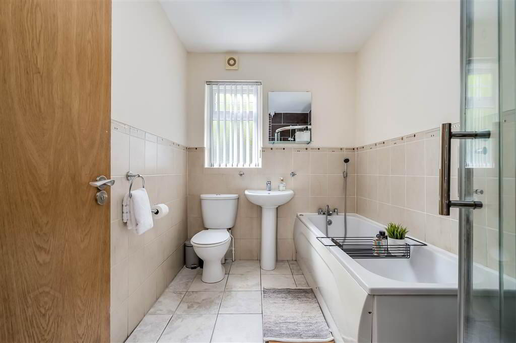 Apartment 2 Glendale Court 182 Saintfield Road 7 of 8