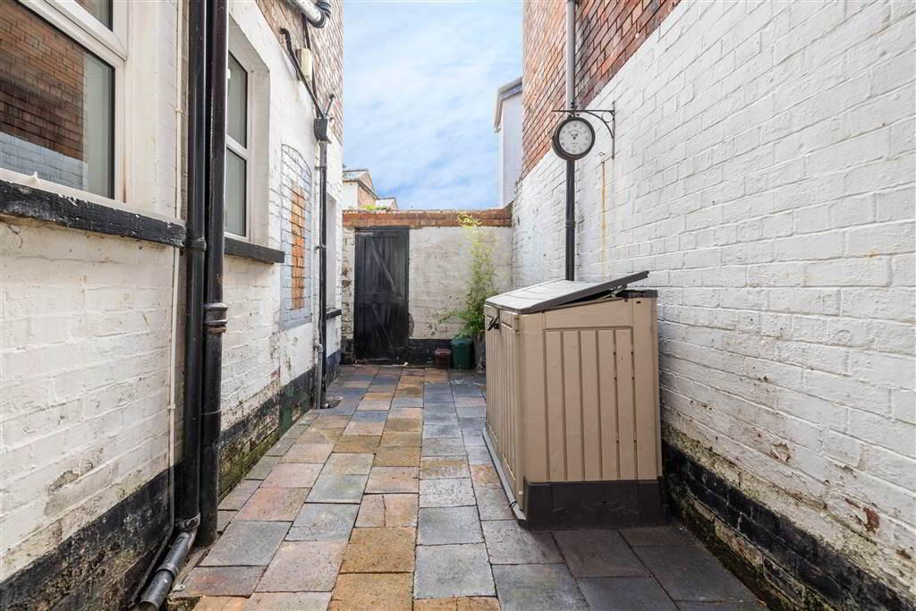 238 Ravenhill Road 28 of 29