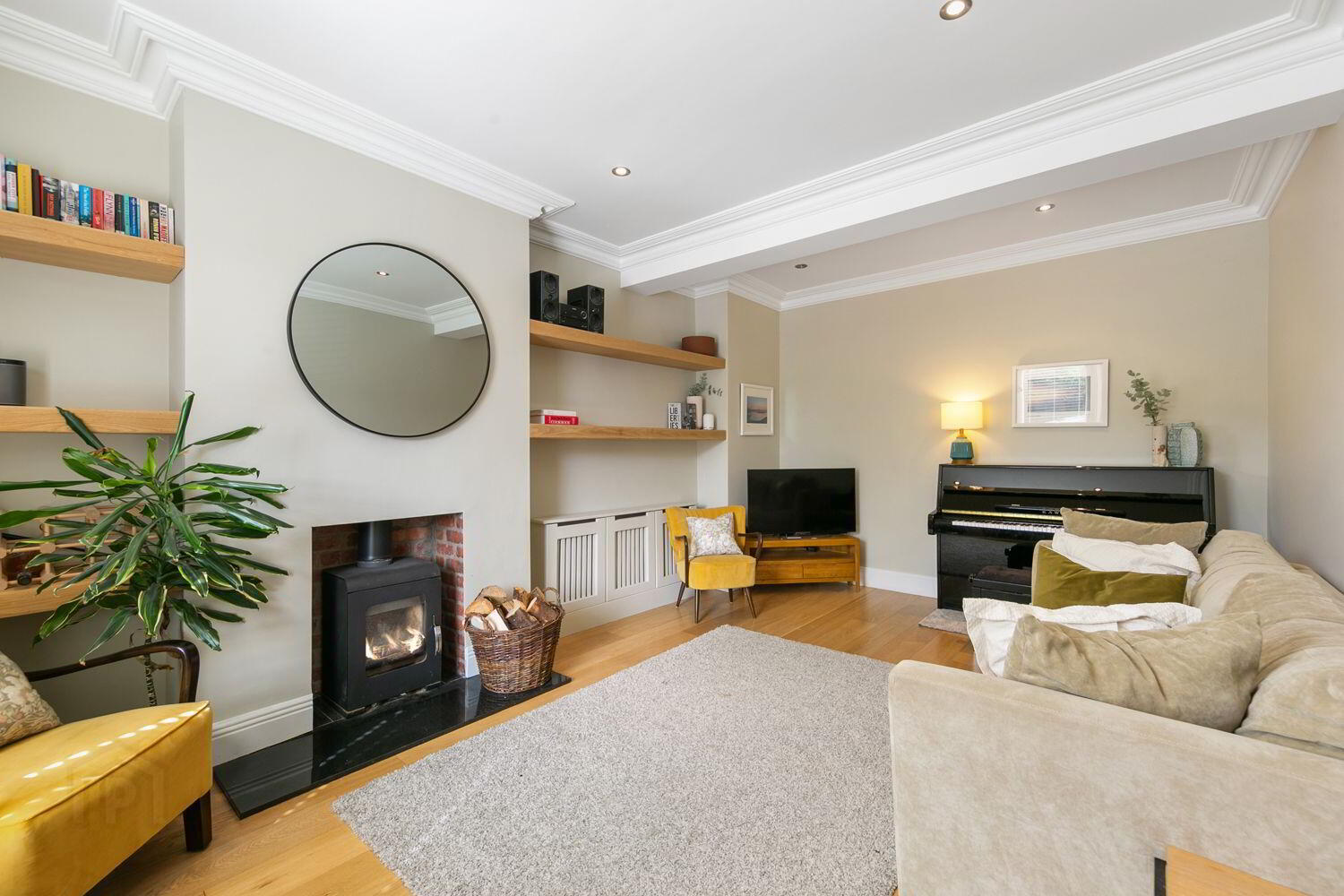 6 Merton Avenue 3 of 19
