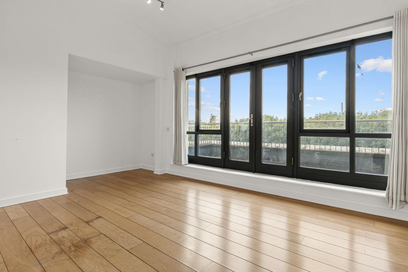Apartment 5 2 Park Avenue 2 of 29