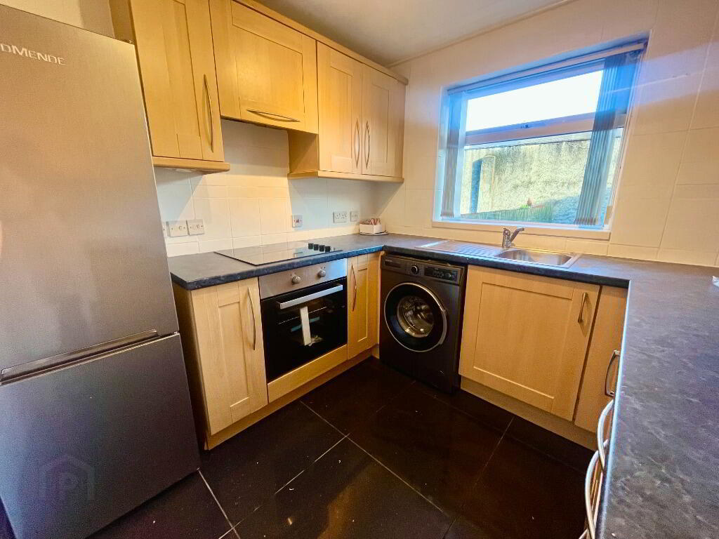 1, 37 Brookvale Court 3 of 7