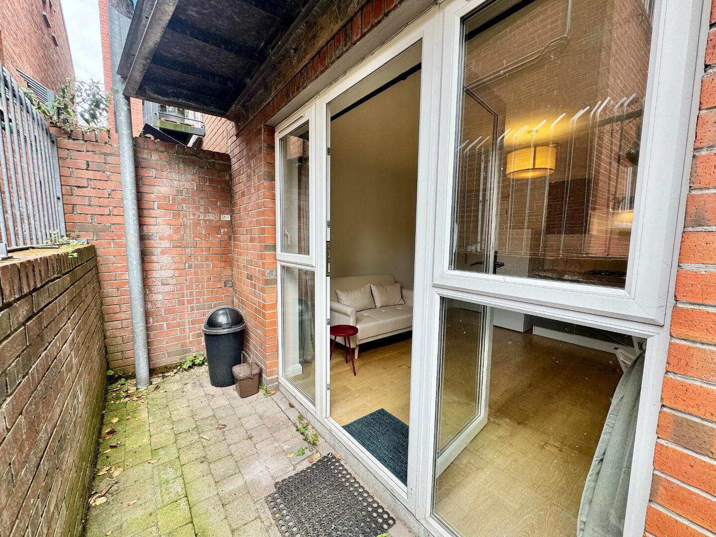 Flat 2, 97 Eglantine Avenue 13 of 13